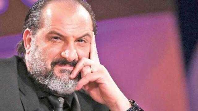 خالد الصاوي يعلن إصابته بكورونا ويعلق مازحًا: هندمك يا فيروس يا عرة