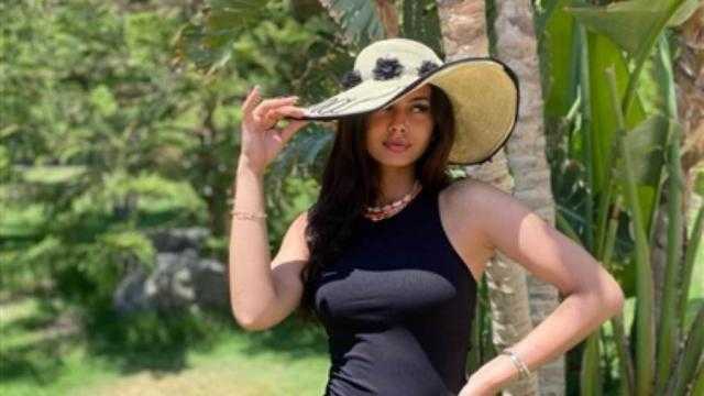 بعد ظهورها بوزن زائد.. منة عرف تكشف حقيقة حملها من محمود المهدي