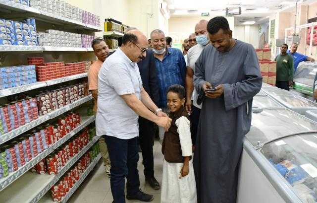 محافظ أسوان: 110 آلاف جنيه غرامات مالية لـ3 محلات مخالفة