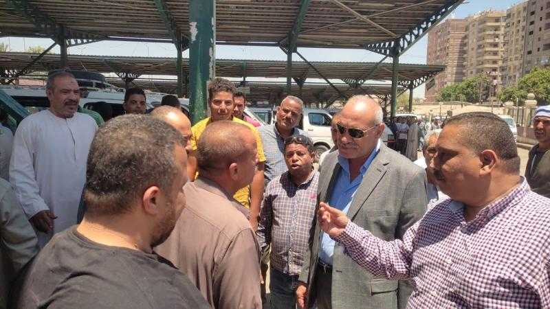 محافظ أسيوط يوجه باستمرار متابعة المواقف للتأكد من الإلتزام بالتعريفة الجديدة