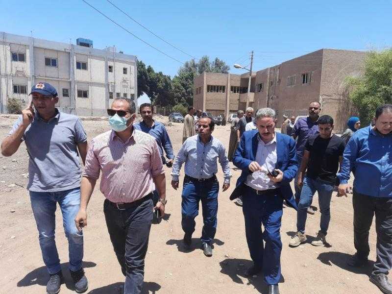 محافظ أسيوط يكلف نائبه بمتابعة تنفيذ مشروعات حياة كريمة بمركز أبنوب.. صور