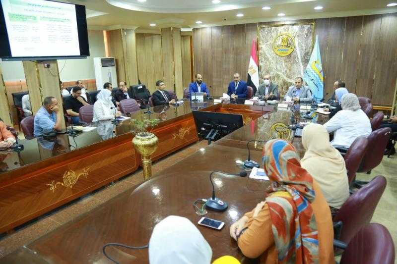 محافظ كفر الشيخ: مناقشة استراتيجية التغير المناخي للمحافظة يأتي متواكباً مع اهتمام الرئيس بقضية التغير المناخي
