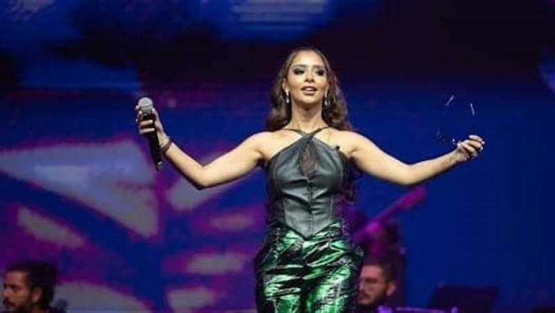 بلقيس تشعل حفلًا غنائيًا في الرياض