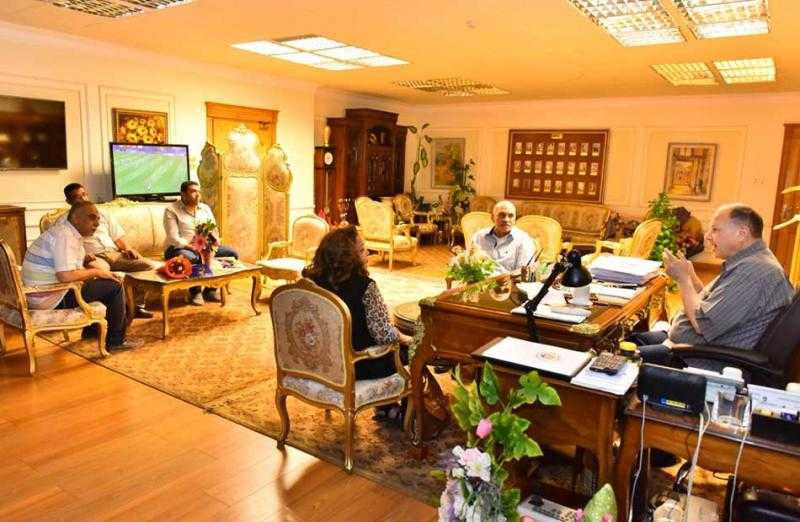 محافظ أسيوط يناقش خطة رصف الشوارع بحي غرب | صور