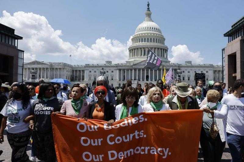 توقيف 17 برلمانياً في واشنطن خلال مظاهرة للدفاع عن حق الإجهاض