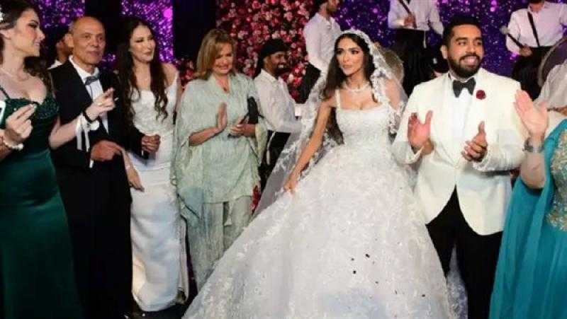 غياب النجم عادل إمام عن حفل زفاف ابنة شقيقه.. صور