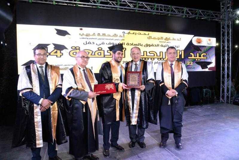 محافظ أسيوط ورئيس الجامعة يشاركان في حفل تخرج الدفعة 44 من كلية الحقوق