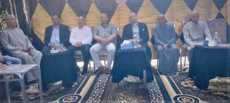 محافظ بني سويف يؤدي واجب العزاء في وفاة رئيس مجلس قروي قمبش بمركز ببا