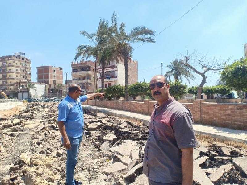 حملات نظافة ورفع الإشغالات وتطهير خطوط الصرف وتوسعة ورصف الطرق بكفر الشيخ