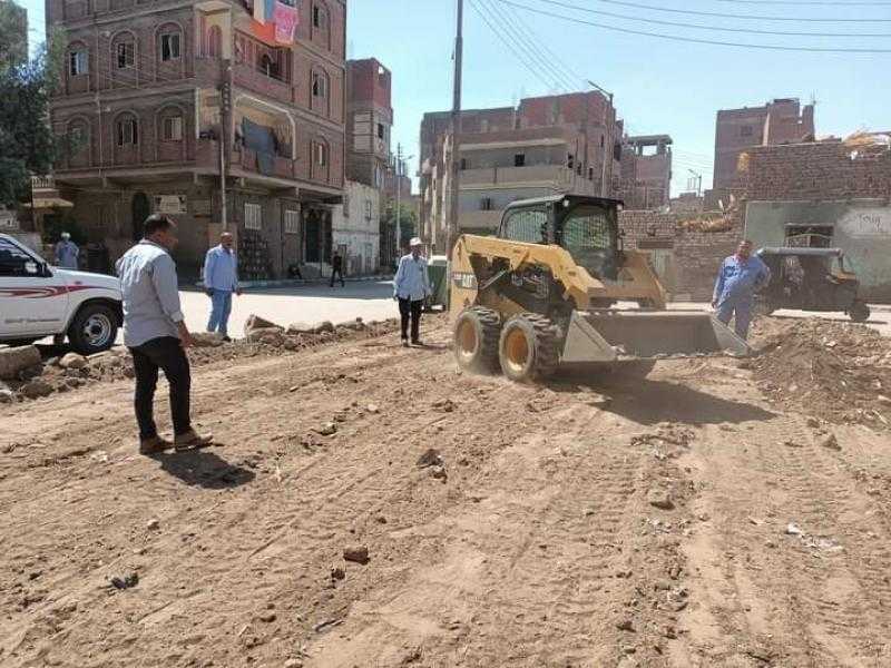رئيس مدينة دشنا يتابع أعمال إنشاء حديقة في الصعايدة على مساحة 350 مترا.. صور