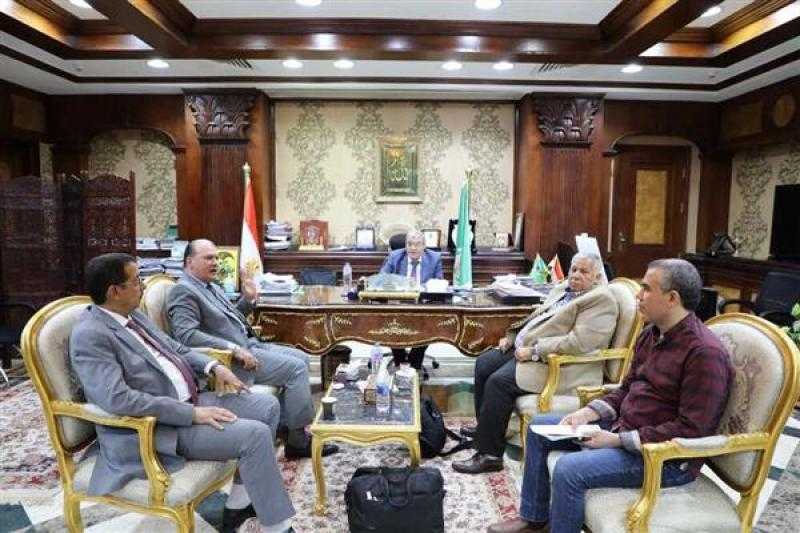 محافظ المنيا يستقبل وفد برنامج التنمية المحلية بصعيد مصر
