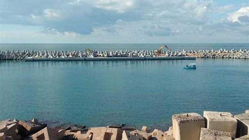 وزير البيئة الأسبق: التغيرات المناحية زادت من حدة نحر الشواطئ