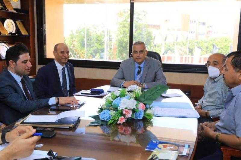محافظ سوهاج يبحث موقف إنشاء مقابر ”كوم إشقاو” الجديدة بطما | صور