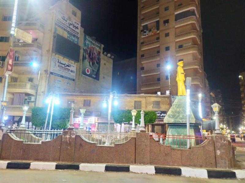 تجميل ورفع كفاءة الإنارة بميدان ”محمد نجيب” فى كفر الزيات بالغربية