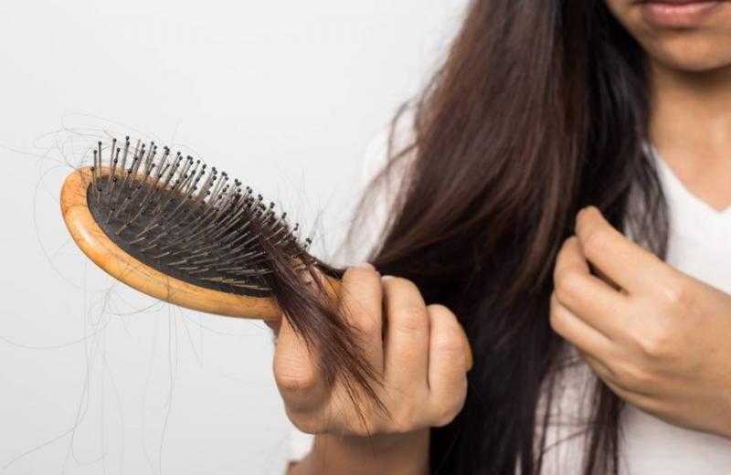لو بتعانى من جفاف شعرك..خبراء ينصحونك بشرب الماء