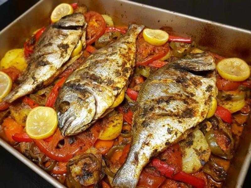 من المطبخ المغربى..طريقة عمل صينية السمك
