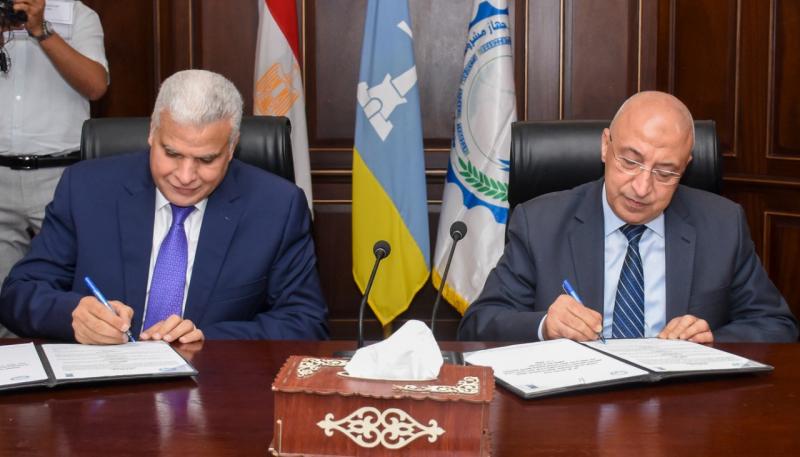 محافظ الإسكندرية يوقع عقد إنابة لتنفيذ أعمال إدارة مشروع محطة مصر