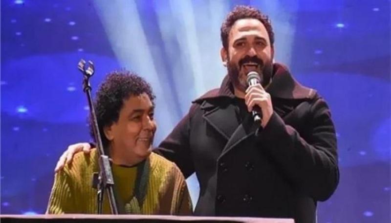 محمد منير وأكرم حسني