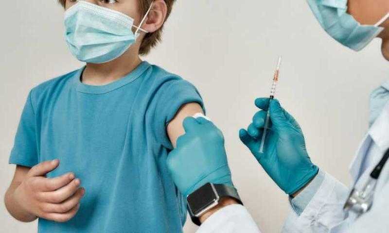استطلاع: معظم الأمريكيين لا يخططون لتحصين أطفالهم ضد كورونا