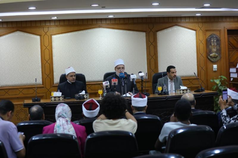 وكيل الأزهر يستعرض جهود قطاع المعاهد في تطوير العملية التعليمية | صور