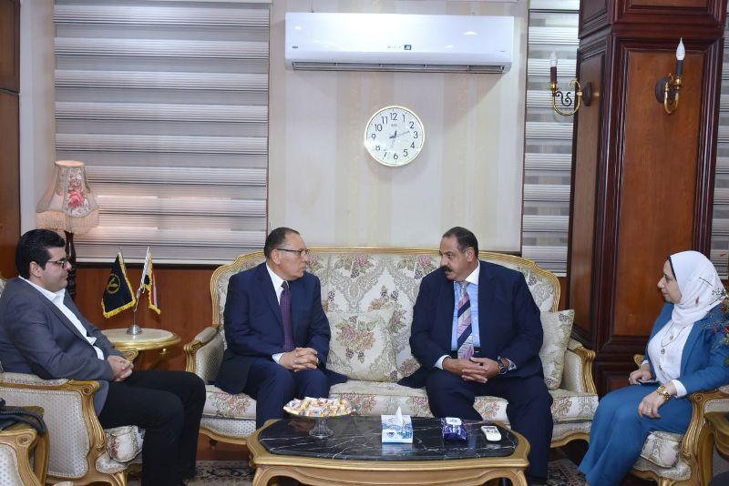 محافظ الشرقية يزور مدير الأمن الجديد لتهنئته بالمنصب