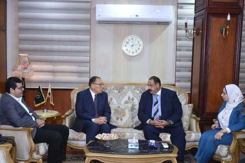 محافظ الشرقية يزور مدير الأمن الجديد للتهنئة بالمنصب