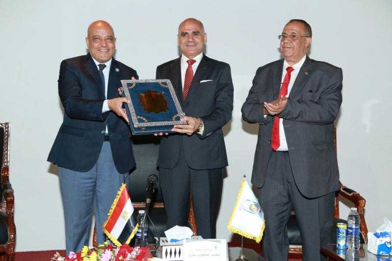 قيادات الأقصر يشهدون حفل لتكريم رئيس جامعة الأقصر عقب بلوغه سن التقاعد.. صور