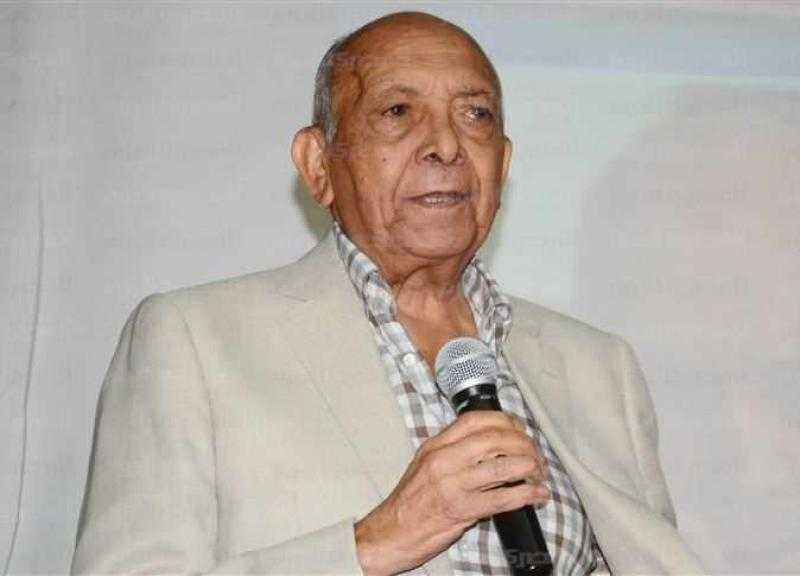 «ممكن أشرب سيجارة يا ريس؟».. محمد غنيم يروي واقعة له مع الرئيس السادات.. فيديو