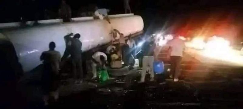 الحادث أسفر عن مصرع 6 وإصابة 50.. تفاصيل انفجار شاحنة وقود جنوبي ليبيا