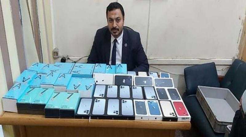 جمارك مطار القاهرة تضبط محاولة تهريب كمية ضخمة من الهواتف المحمولة