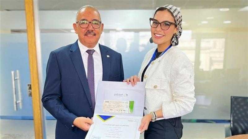 المصرف المتحد يمنح جائزة استثنائية لصاحبة أفضل أداء للنصف الأول من 2022