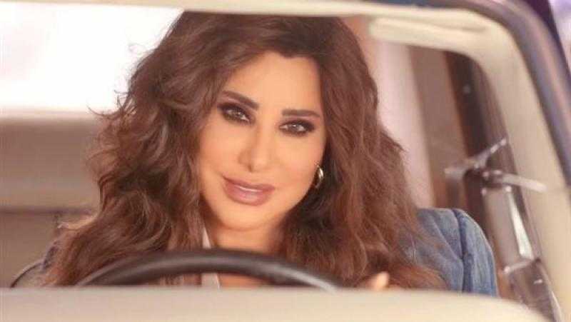 نجوى كرم تعكس خسارة وزنها بإطلالة شتوية