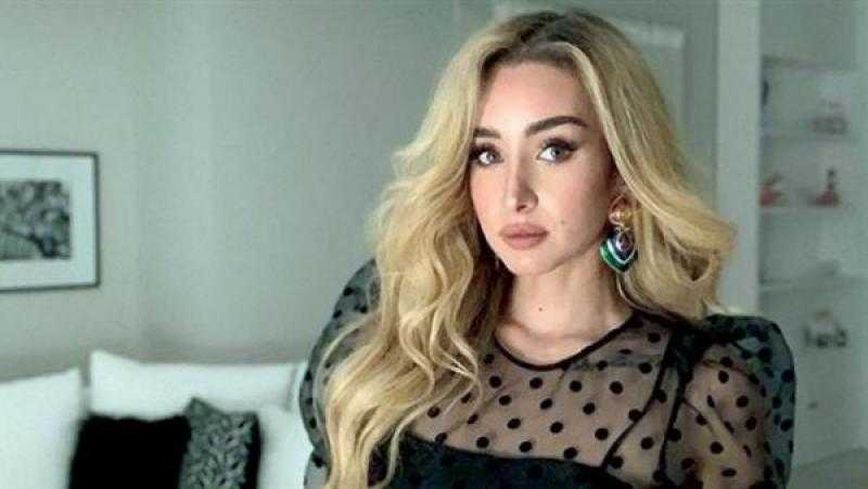 بإطلالة ذهبية جذابة.. هنا الزاهد تخطف قلوب المتابعين