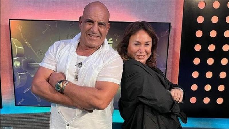 ”الشهرة مغيرتنيش وبنزل الحرفيين أصلح عربيتي”.. أبرز تصريحات محمد لطفي في ”أسرار النجوم”