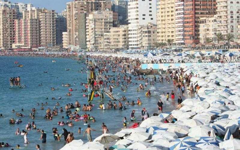 «السياحة والمصايف» بالإسكندرية تدعو المواطنين للذهاب إلى الشواطئ
