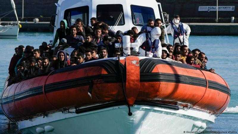 ألمانيا وفرنسا تعاونان إيطاليا في مواجهة أزمة المهاجرين