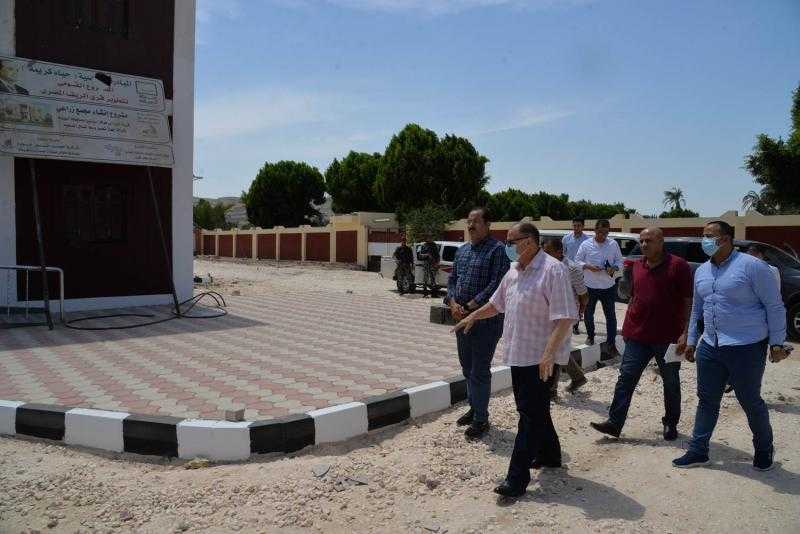 محافظ أسيوط يتفقد مجمع الخدمات الحكومية بقرية الزرابي.. صور