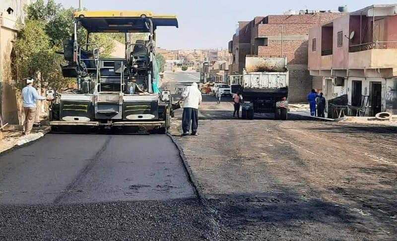 بدء أعمال رصف شارع المدينة الصناعية برأس غارب | صور
