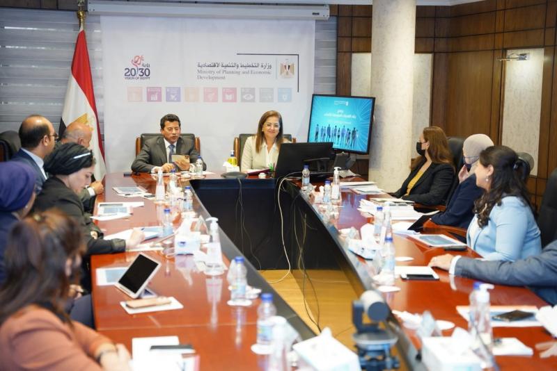 وزيرا التخطيط والرياضة يبحثان الاستعداد ليوم الشباب COP 27