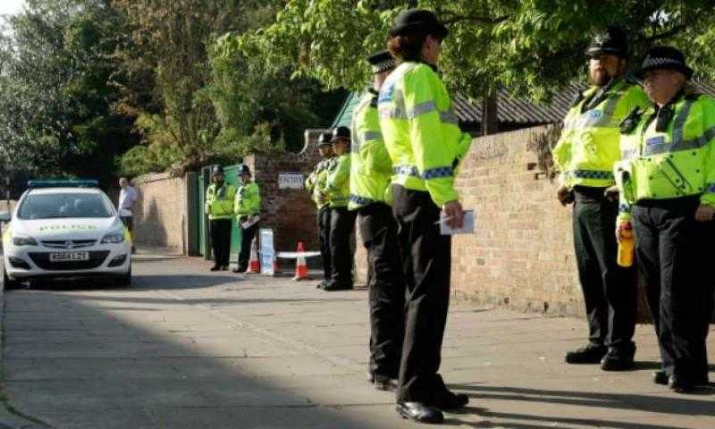 صدمة.. شرطة لندن جردت مئات الأطفال من ملابسهم لتفتيشهم فى بريطانيا