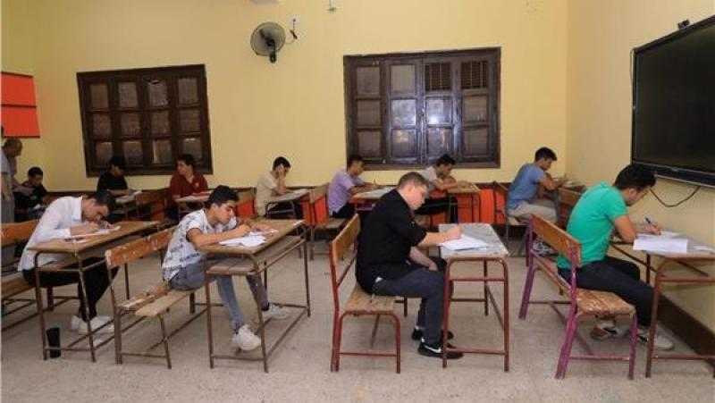 متى سنتخلص من «بعبع» الثانوية العامة؟.. استشاري نفسي يجيب