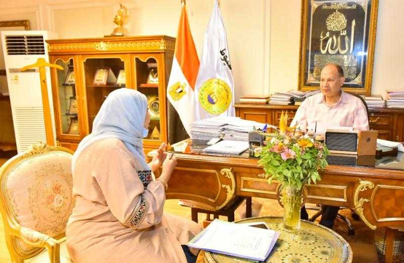 محافظ أسيوط يعلن افتتاح معرض لمنتجات الأيدي الناعمة غدًا