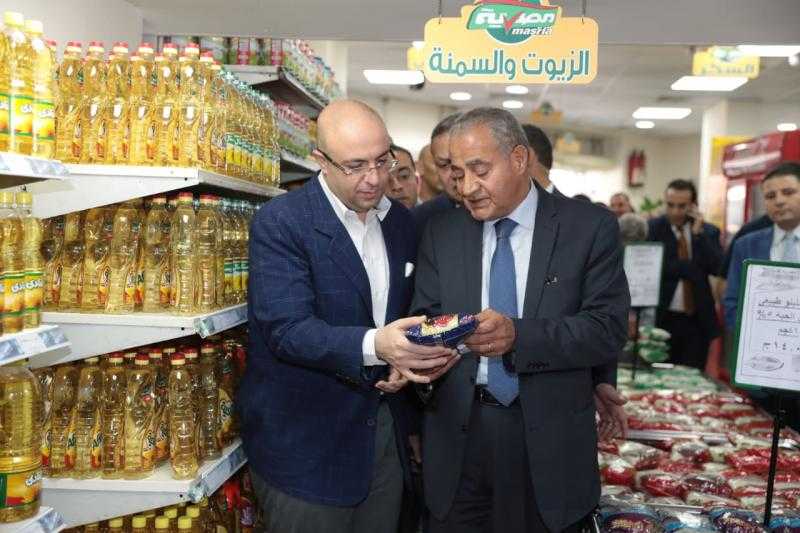 وزير التموين ومحافظ بني سويف يطمئنان على توافر السلع بأسعار مناسبة