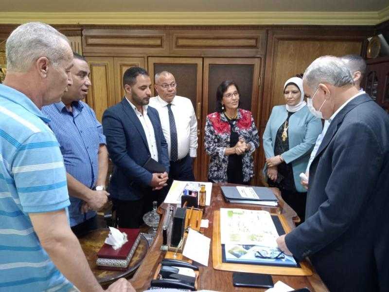 محافظ كفر الشيخ يناقش التصميمات المعمارية والإنشائية لمركز التنمية الشبابية ..صور