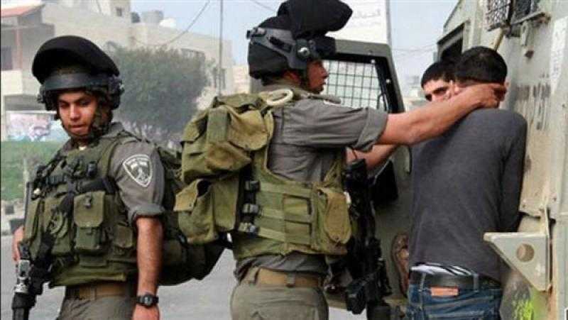 الاحتلال الإسرائيلي يعتقل 15 فلسطينيًا من الضفة الغربية