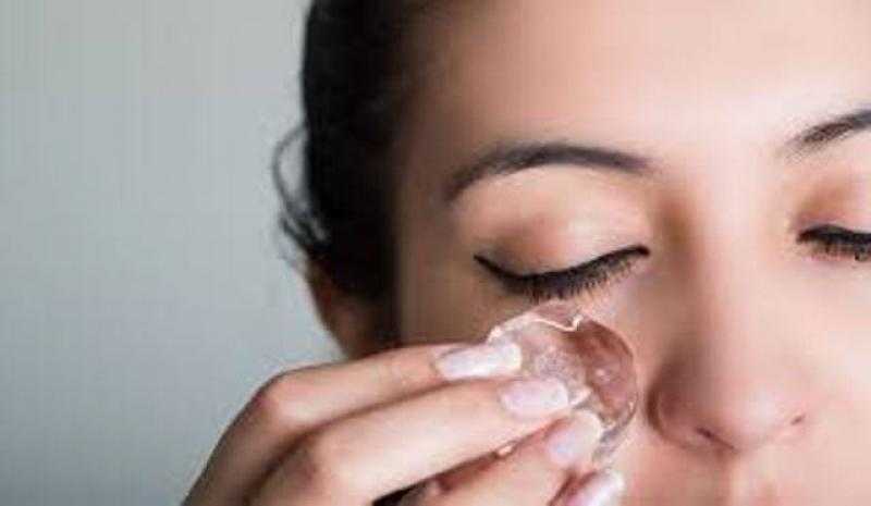 فوائد مكعب الثلج للبشرة