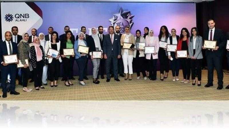 بعد تحقيق نتائج أعمال غير مسبوقة.. رئيس QNB الأهلي يكرّم الموظفين المتميزين بقطاعات البنك المختلفة