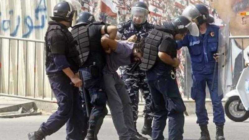 محتجز الرهائن في البنك اللبناني يسلم نفسه للشرطة