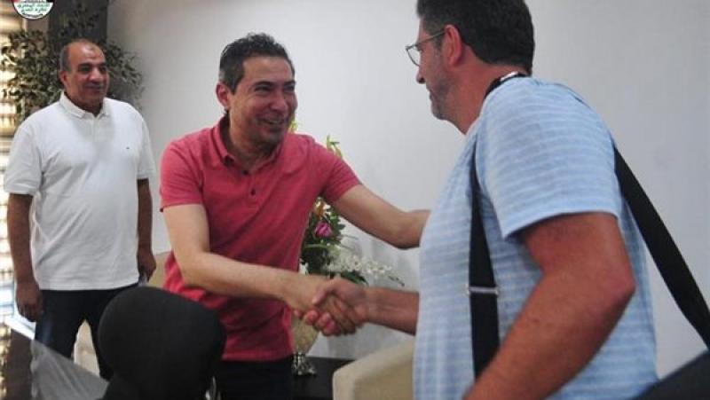 خط أحمر