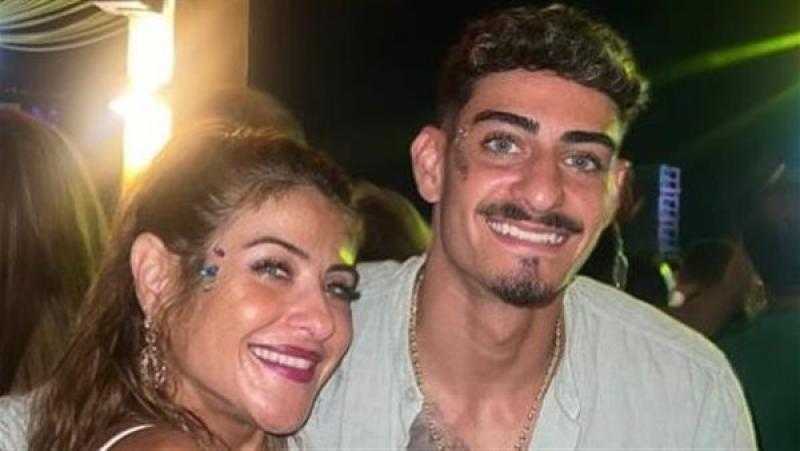 أحدث ظهور لـ هيدي كرم مع نجلها وتعلق: ”حبي الأول والأخير”